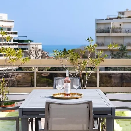 Three Bedrooms With Rooftop Terrace In Jlp 아파트