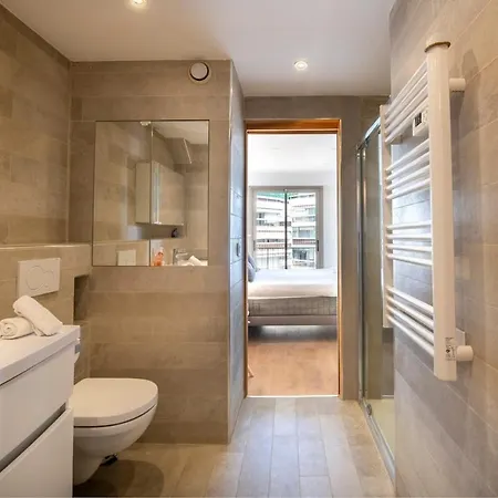 アパート Three Bedrooms With Rooftop Terrace In Jlp *
