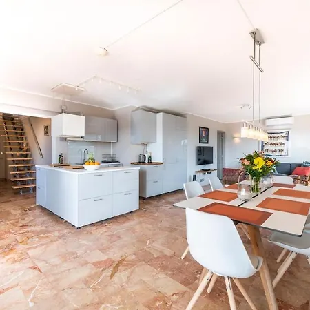 Three Bedrooms With Rooftop Terrace In Jlp Apartman *