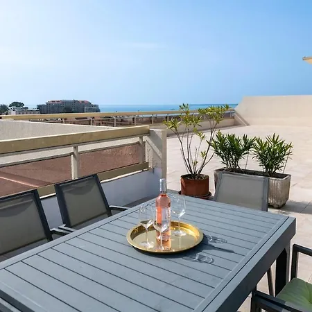 Διαμέρισμα Three Bedrooms With Rooftop Terrace In Jlp