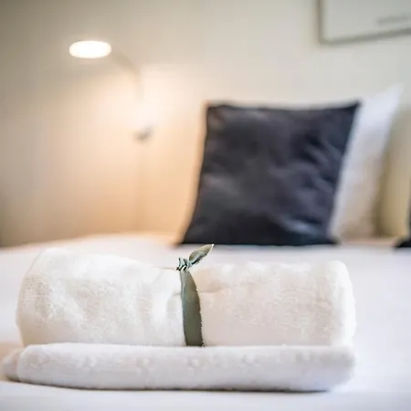아파트 Three Bedrooms With Rooftop Terrace In Jlp 앙티브